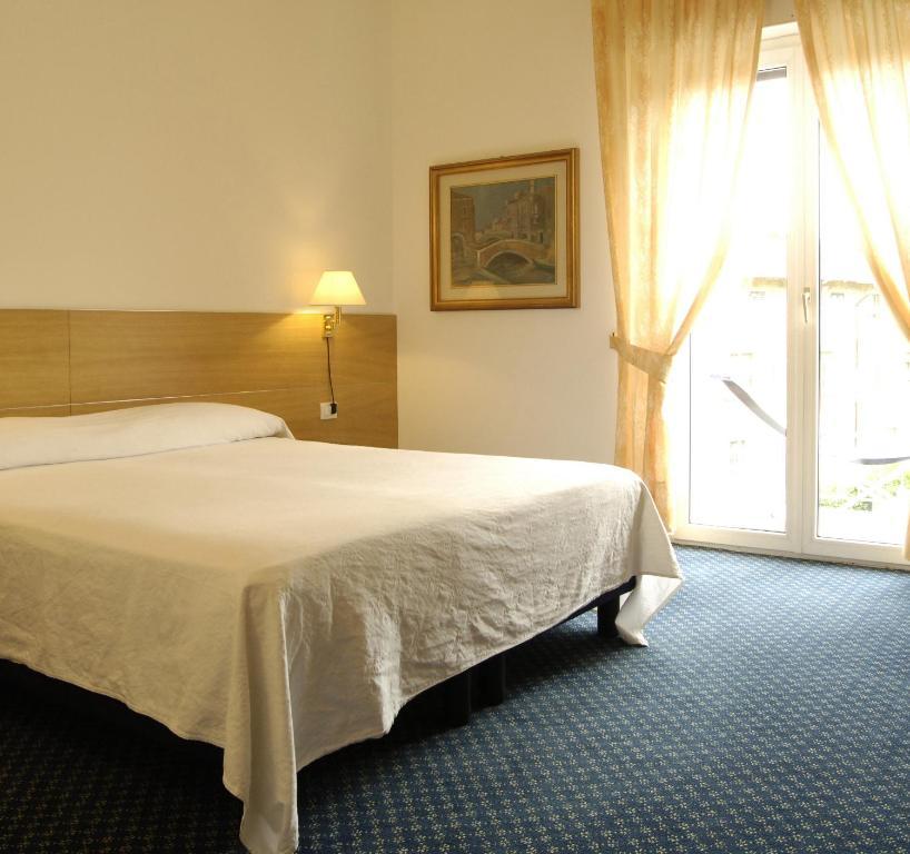 Albergo Al Caminetto Torbole Sul Garda Номер фото